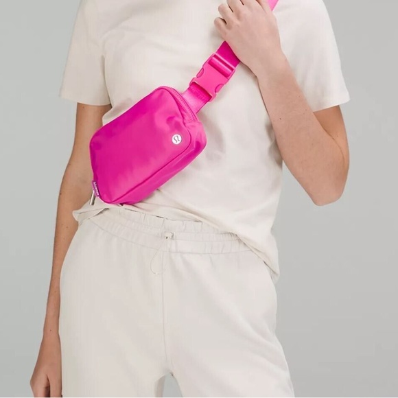 Lululemon Athletica Everywhere Belt Bag 1L - Sonic Pink NWT - Picture 7 of 7